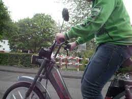 Wie Man Ein Mofa Kaltstartet How To Cold Start A Moped Youtube