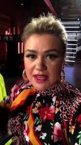 @kellyclarkson's video Tweet