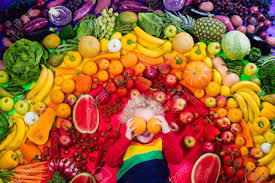 Obst und gemüse zu den wichtigsten bestandteilen unserer modernen ernährung. Kleiner Junge Mit Vielzahl Von Obst Und Gemuse Bunte Regenbogen Von Frischem Rohem Obst Und Gemuse Kinder Essen Gesunden Snack Vegetarische Ernahrung Fur Kinder Vitamine Fur Kinder Ansicht Von Oben Lizenzfreie Fotos