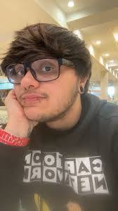 Zack Kiefer's Instagram, Twitter & Facebook