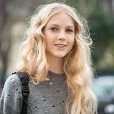 Alle suchen nach einfachen party frisuren für lange lockige haare nur wegen der stilvollen ankunft. Frisuren Fur Dicke Haare Schnitte Styling Und Mehr Brigitte De