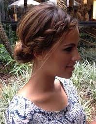 Coiffure Facile Pour Cheveux Courts 50 Coiffures Faciles Et Rapides Elle Coiffure Mariage Cheveux Carre Coiffure Facile Coiffure Cheveux Mi Long