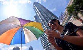 Jabatan meteorologi malaysia menarik balik satu kenyataan yang tular di media sosial kebelakangan ini yang menyatakan suhu panas dalam negara ini akan mencapai 40º c. Malaysia Dijangka Alami Cuaca Panas Hingga Oktober