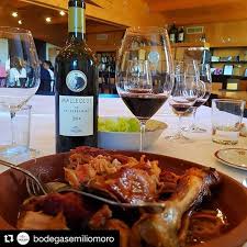 Lasst Euch Das Wochenende Schmecken Wie Hier Mit Einem Zarten Milchlamm Und Malleolus Vinosbarron Feinesausspanien Geniesse Alcoholic Drinks Food Alcohol