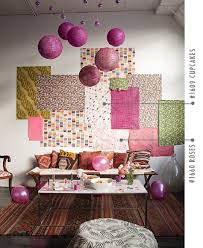 Wallpaper dapat memberi nilai estetika lebih karena hadir tidak hanya dalam banyak warna, tapi juga dalam beragam motif. 60 Hiasan Dinding Kamar Ruang Tamu Kelas Minimalis