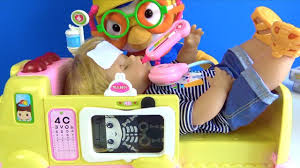 oyuncak ambulans ve doktor oyuncaklari ile doktorculuk oyunu oynuyoruz d oyuncak ambulans oyun