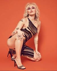 Miley Cyrus : r/CelebrityFeet