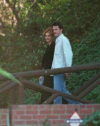 According to her recollection, susie wore glasses and used a box of animal crackers as a purse — oh. Pin By Dimitra Andronikou On Celebrity Matthew Perry Julia Roberts Friends Tv Show