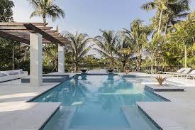 Create an exhilarating tropical retreat outdoors will give the first impression to visitors. 50 Tropical Style House Landscaping Ideas Photos Home Stratosphere