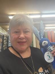 Clues: mouse, blue, and friend of bear Someone knocked over purple kangaroo  and blue's picnic blanket, who did 🅘🅣?