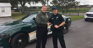 Cop Comforts Dog Hit By A Car Dogs Greatergood Osceola County