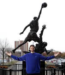The clay statue beautifully depicts nadal crouching on his knees with his tennis racket up in the air and a victorious chanting face. Tennismichael Jordan Marca English