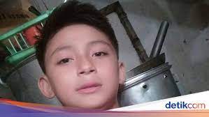 Foto cowok paling keren dan ganteng. Jualan Daging Di Pasar Foto Remaja Ganteng Ini Viral