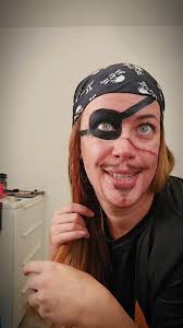 🎃 Fridge check… mais version pirate, parce que… pourquoi pas ?! 😌⚓️, Oui,  j’ai une barbichette., Oui, je fais des grimaces., Et oui… j’assume 😏, La  beauté, c’est aussi jouer, créer, se transformer —, ...