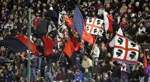 El club más importante de la ciudad es el cagliari calcio. Cagliari Pugno Duro Contro I Tifosi Tre Ultras Espulsi A Vita Per Cori Razzisti