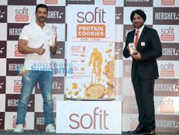 John Abraham Graces The Launch Of Sofit Protein Cookies Parties Events Bollywood Hungama Fitkit protein chocolate cookie (50 гр.) апельсиновый нектар, банановый десерт, вишнёвый пирог, карамельный мусс, клубничный джем, кокосовый флан. sofit protein cookies