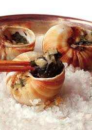 Caracol de mar o caracoles marinos es el nombre común para los caracoles que normalmente viven en agua salada, moluscos gasterópodos marinos. Como Limpiar Caracoles