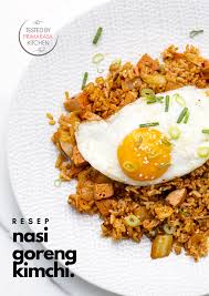1 and 1/2 cups of sour kimchi1 small can of tuna1 and 1/2 cups of rice1 tb of minced garlic0.5 tb of red pepper powder1/2 cup of chopped green onions cut the ripe and sour kimchi with scissors chop finely for green onion oil. Resep Nasi Goreng Telur Korea Resep Masakan