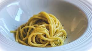 Spaghetti Aglio Olio E Peperoncino Pasta Primo Piatto Veloce E Sfizioso Ricette Pasti Italiani Idee Alimentari