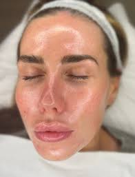 Good afternoon, beautiful souls If we haven't met yet or it's been a while,  hi, I'm Delia, the heart behind KIND Skincare. I handcraft natural,  sustainable skincare and wellness products in my