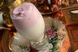 Dalgona coffee is basically just the thickest, creamiest iced coffee you could imagine, made from a here's how to make that tiktok creamy dalgona iced coffee, because really what else have you got. Il Caffe Dalgona Diventa Rosa E Conquista I Social La Ricetta Per Prepararlo A Casa