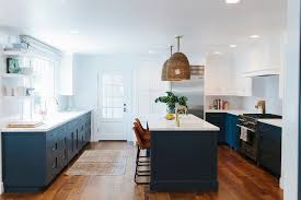Pictures of top 2021 kitchen designs, diy decor, wall & cabinet colors & remodel tips. Navy Blue Kitchen Cabinets Painted Benjamin Moore Hale Navy Transitional Kitchen Benjamin Moore Hale Navy