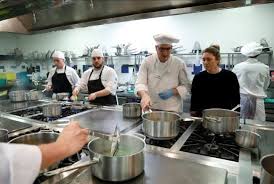 Escuela de gastronomía mariano moreno colombia. Dos Jovenes Granadinos Optan A Ser Promesas De La Alta Cocina Gourmet Ideal