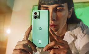 Das Motorola Edge 30 Neo startet in ...