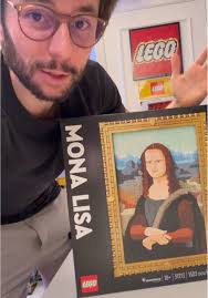 Mona Lisa Lego Hung