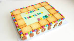 Gleichzeitig ist es eine tolle dekoration auf dem schreibtisch und eine wunderschöne erinnerung an die einschulung. Einfache Einschulungstorte Ohne Fondant Youtube