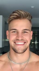 Lorraine Mouton's Instagram, Twitter & Facebook