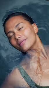 Merry Tropic Christmas everyone. May your days be filled with love,  laughter and light 💚 Much love, Frankie xx #merrychristmas🎄 #tropic  #tropicambassador #thankyou #mypassion❤️