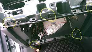 deq 1000a取り付け 本体取り付け 助手席のパネルを外す トヨタ カローラツーリングハイブリッド by mosuo みんカラ ツーリング トヨタカローラ みんカラ