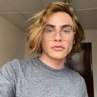 7800+ perfiles de «Darwin»