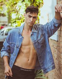 Please let me know if y. 4 Pack Vs 6 Pack Vs 8 Pack Abs Explained With Pictures Trusty Spotter