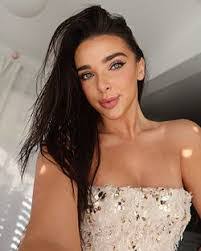 Abby Kendall's Instagram, Twitter & Facebook