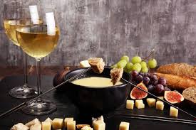 Recette de la véritable fondue savoyarde ingrédients pour 4 personnes : L Accord Des Mets Et Des Vins La Fondue Savoyarde