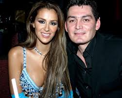 La hermosa cantante y actriz mexicana nació el 29 de septiembre de 1970 con el paso de los años la joven adquirió mayor belleza y carisma, razón que la llevó a participar en. Critican A Ninel Conde Por Su Nuevo Look Asi Ha Cambiado Con El Tiempo
