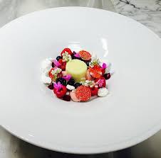 It consists of cream cheese, sugar 10 setting these are two examples of what the restaurants in which fine dining takes place, looks like. Antonio Bachour Fine Dining Desserts Dessert Presentation Desserts