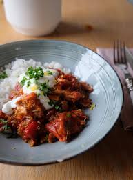Kostliches Gulasch Nach Jamie Oliver Fur Gemutliche Herbstabende Mit Freunden Wasfurmich In 2020 Lebensmittel Essen Gulasch Essen