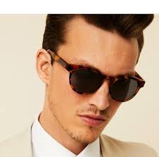 Si votre visage est rond, optez pour des modèles à montures géométriques et fines pour allonger votre visage. Tendances Homme Lunettes De Soleil
