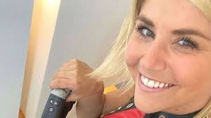 + add or change photo on imdbpro ». Beatrice Egli Schlager Star Beim Staubsaugen Fotografiert Keine Hausfrau Wurde Das Wohl Tragen Stars