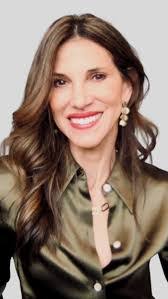 Anne Elwell's Instagram, Twitter & Facebook