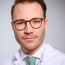 Hauser ist seit vielen jahren als arzt tätig und steht seinen patienten vertrauensvoll in verschiedenen fachgebieten zur. Alfried Krupp Krankenhaus Team Plastische Rekonstruktive Und Asthetische Chirurgie Handchirurgie Alfried Krupp Krankenhaus