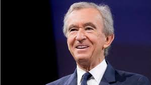 Bernard Arnault VS Lucy : la doyenne de l'humanité aurait dû travailler 10  millions d'années au Smic pour être aussi riche que le milliardaire