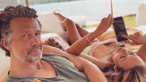 Happy und verstrahlt": Wayne Carpendale teilt Urlaubsselfie