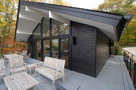 Shou sugi ban house promotes tranquility, healing and a reconnection with nature. Hamptons House Shou Sugi Ban Minimalistisch Hauser New York Von Resawn Timber Co Houzz