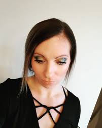 Red-y to conquer the day with effortless grace👌