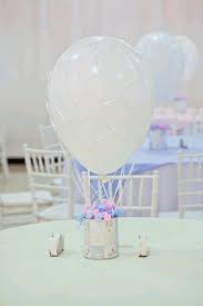 Estas actualizaciones en centros de mesa son sencillas y muy originales, aprovecha para crear tus propias innovaciones. Crea Sencillos Y Economicos Centros De Mesa Con Globos
