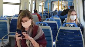 Tras el aumento de casos de COVID-19, recomiendan retomar el uso del barbijo en lugares cerrados y en el transporte público - Chequeado